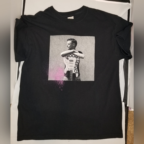 EUC Vintage 2005 Bryan Adams Room Service Tour Tee🎸🎶🎙 - Picture 1 of 5